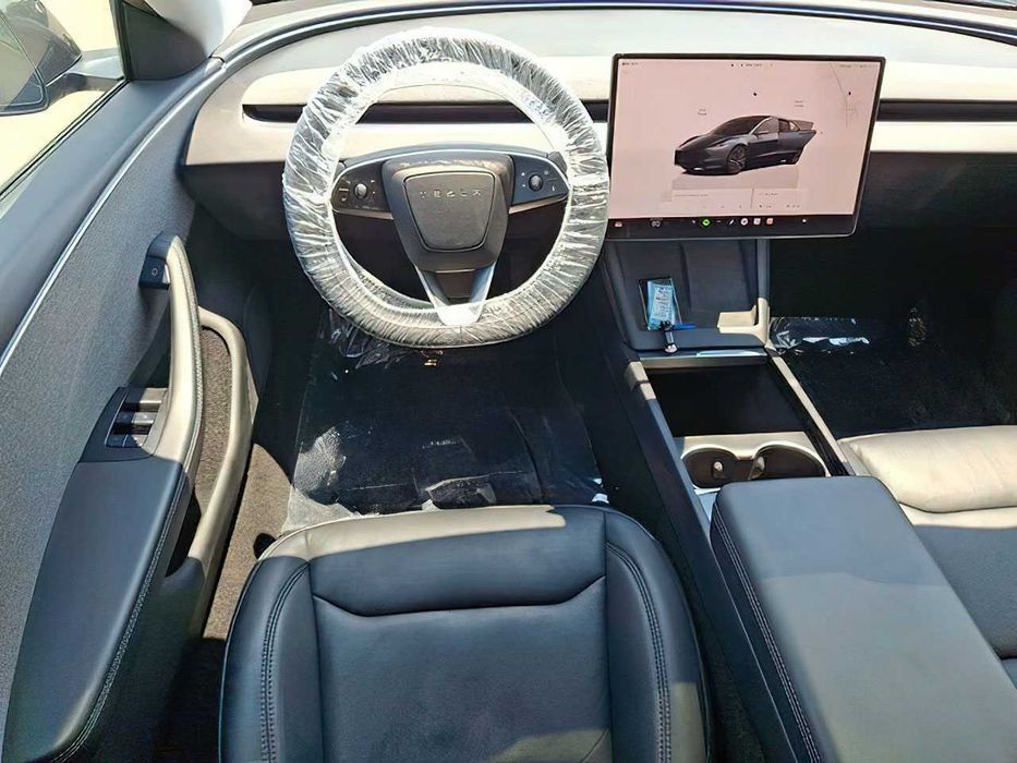 Tesla Model 3 Long Range      2025
