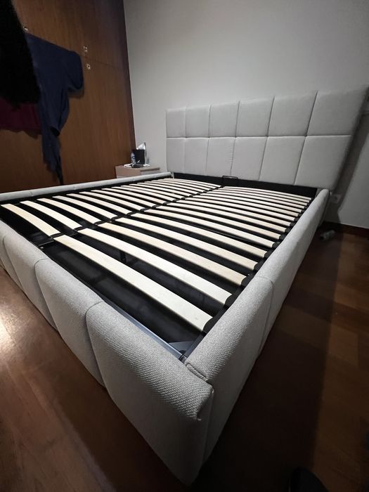 Estrutura de cama JYSK VEMMELEV arrumação 180x200 tecido bege