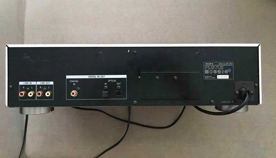 DAT Sony DTC-670 magnetofon cyfrowy