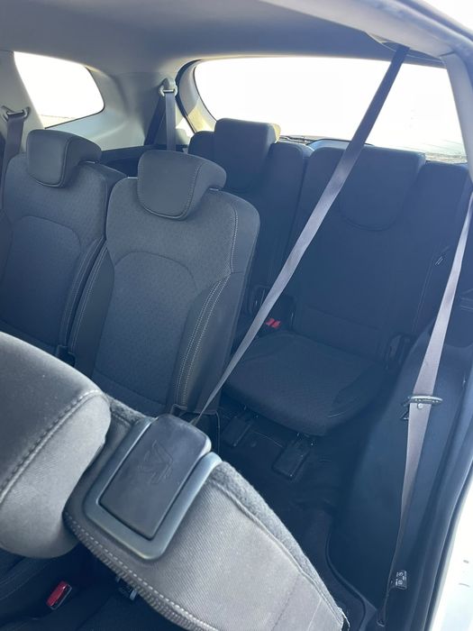 Kia Carens — fotografia 12