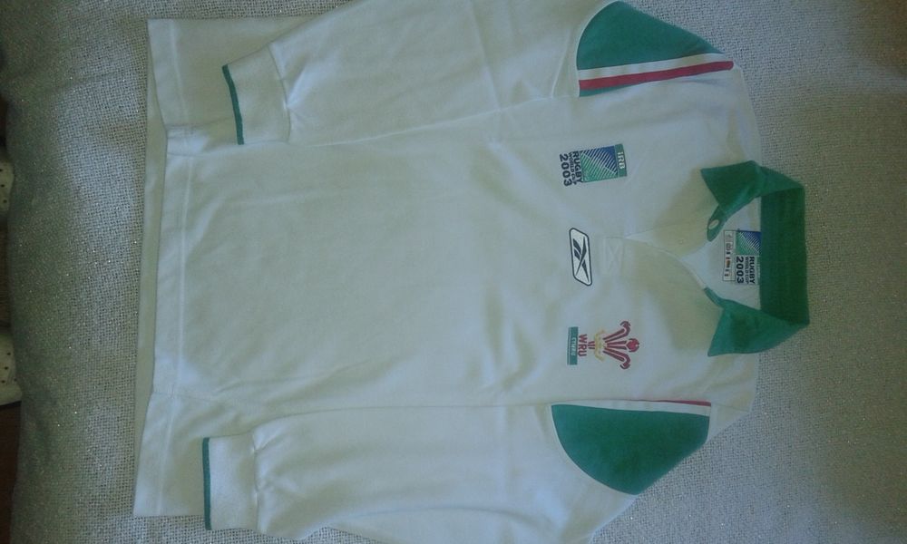 Camisola oficial Râguebi, País Gales, marca Reebok, Campeonato Mundo 2003, usada duas vezes, como nova, tamanho M