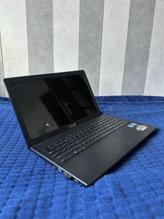 Laptop Asus R512C do internetu i filmów