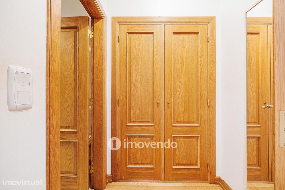 Apartamento T3 com estacionamento, no Condomínio Jardim da Lomba