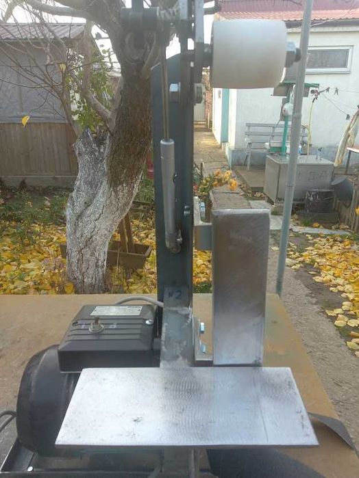 Гріндер для заточки інструмента та обробки різних матеріалів.