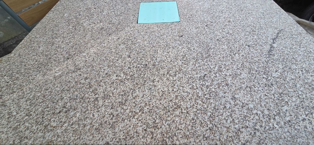 Mesa de jardim em pedra