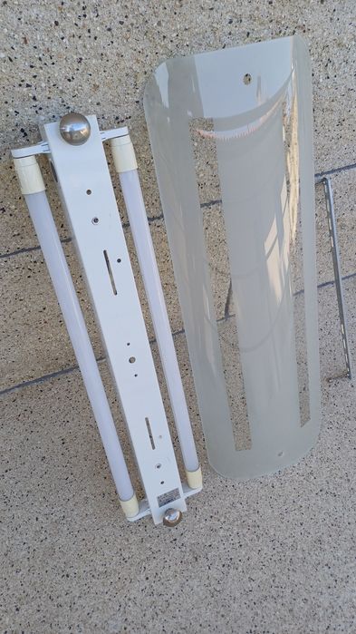 Dois candeeiros de teto