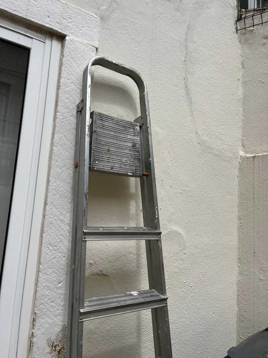 Escadote de aluminio de seis degraus