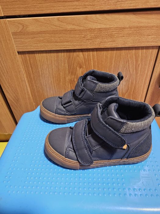 Buty jesienne dla chłopca w romiarze 28 firmy cool club.