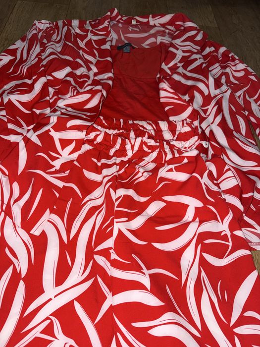 Продам костюм червоний