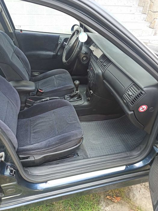 Opel Vectra 1.8 бензин 2000р.