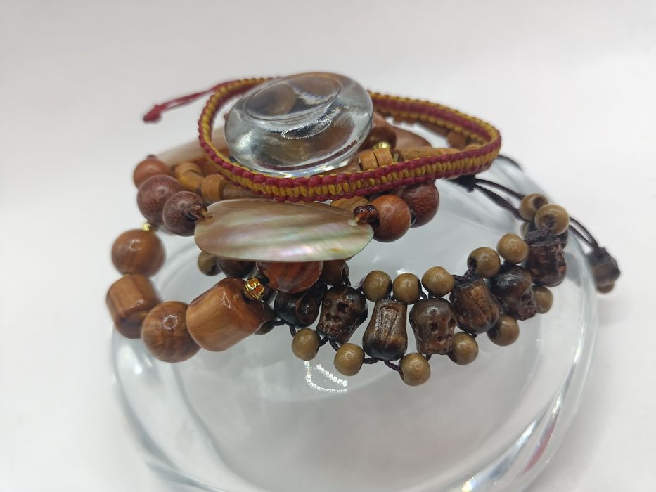 Biżuteria zestaw pięciu bransoletek brązowych