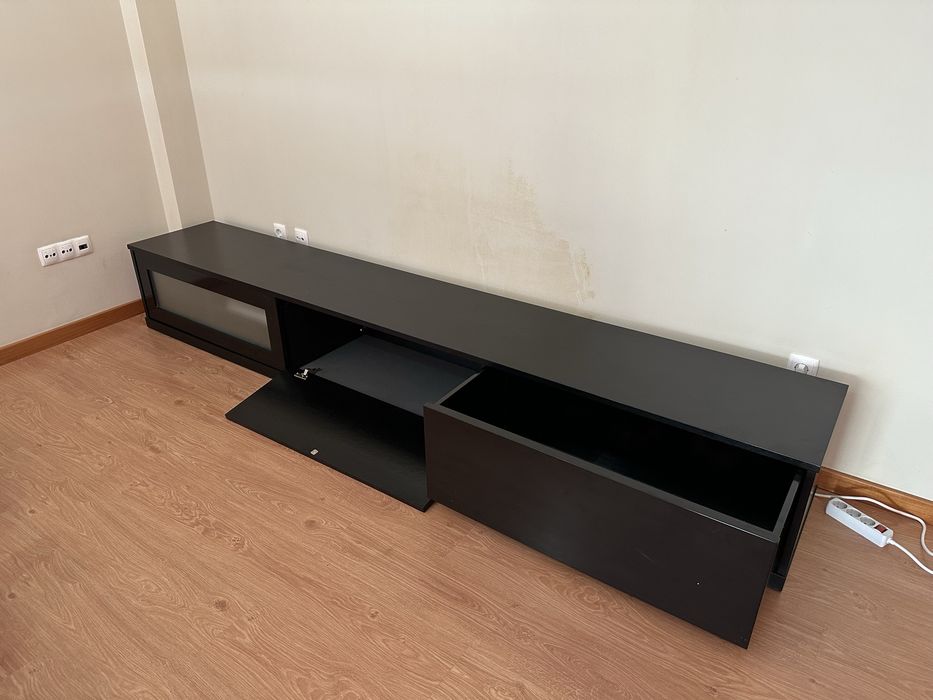 Móvel preto de TV