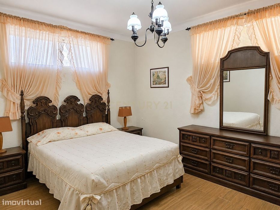 Moradia T6 com jardim em Vila Nova de Foz Côa