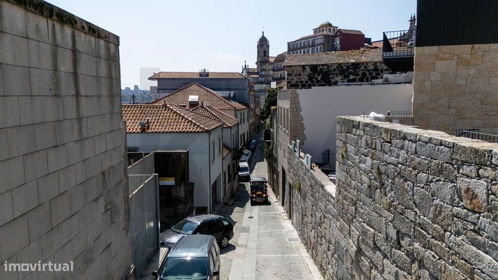T2 com 193m² no Porto, localização privilegiada