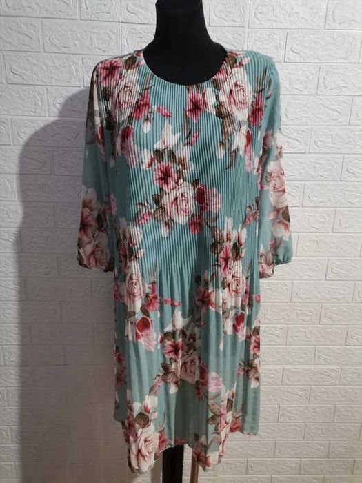 Sukienka rozmiar XL kwiaty cena 35 zł