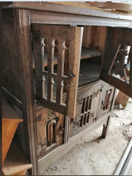 Móvel Antigo em madeira maciça