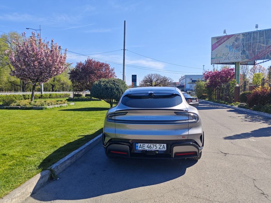 Авто Xiaomi YU7 2025