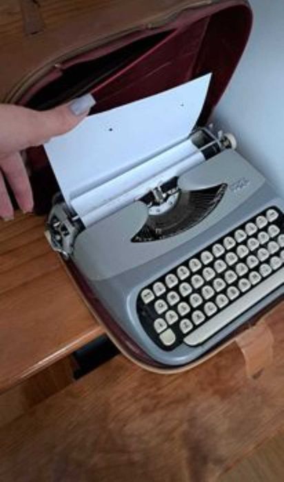 Máquina de escrever marca Royal