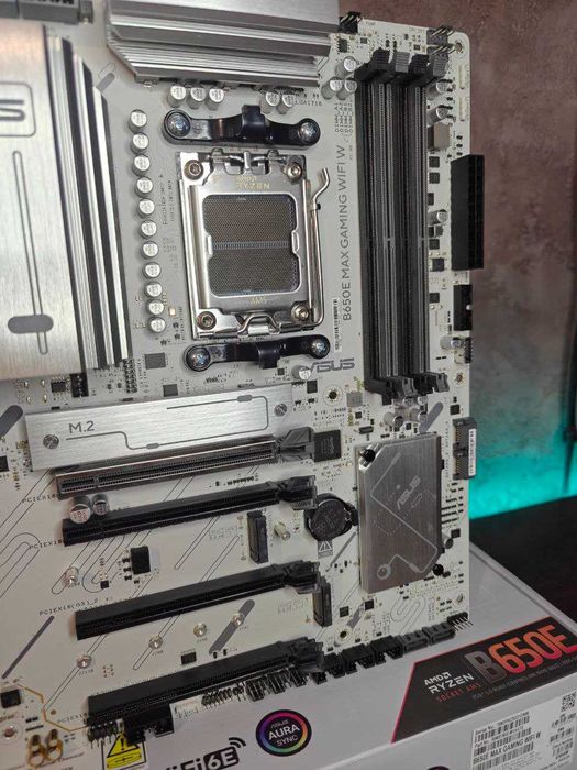 Материнська плата Asus B650E Max Gaming Wifi W (AM5) 7000-9000 AMD