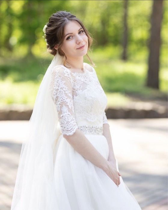 Весільна сукня з шлейфом