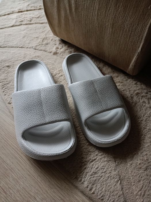 Sprzedam nowe klapki damskie