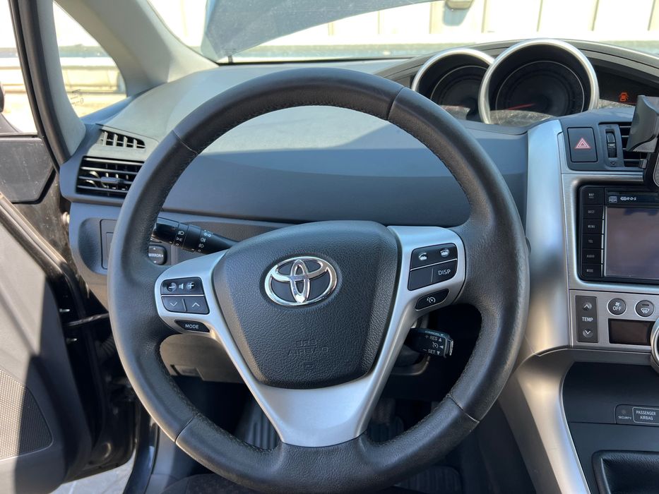 Продаж Toyota Verso 2011