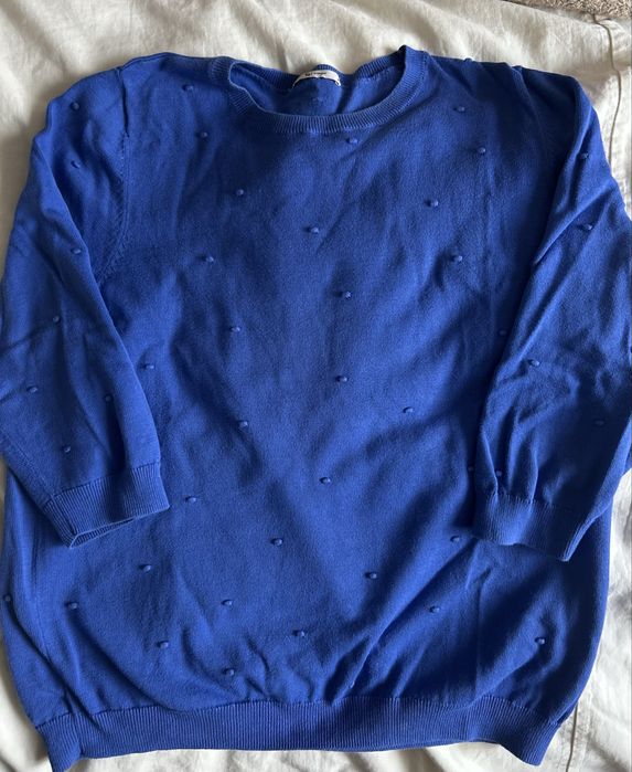 Chabrowy sweter w kropki