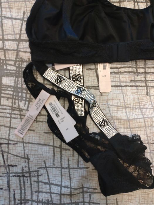 Komplet Victoria's Secret S bralet S stringi czarny koronkowy