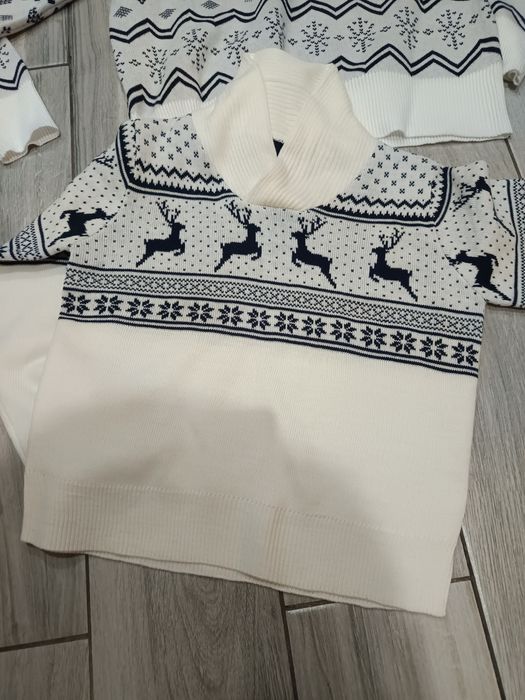 Zestaw świątecznych swetrów mama i syn