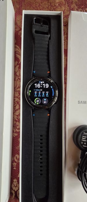 Продам годовалые Samsung Galaxy Watch 4, 46 мм, в новом состоянии