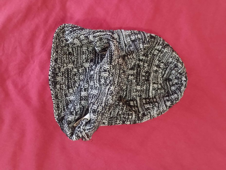 Gorro preto e branco SMK