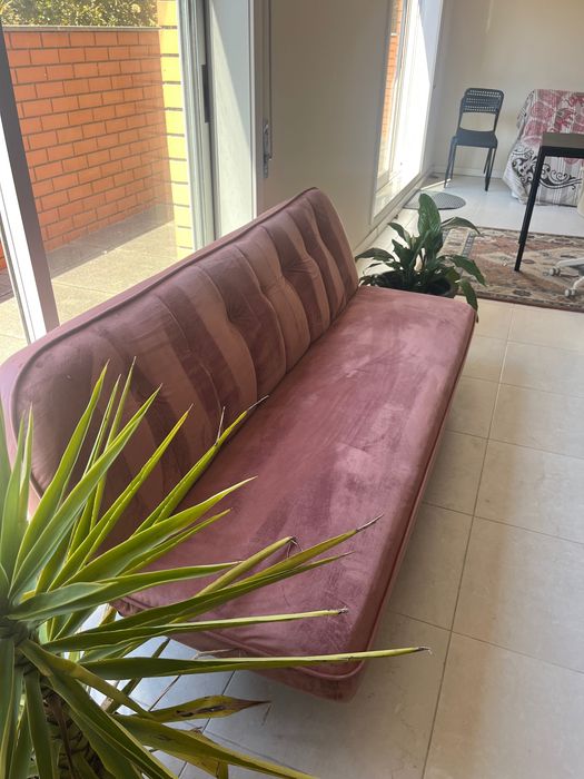 Sofá-cama em veludo rosa, 1.80m – conversível, restaurado
