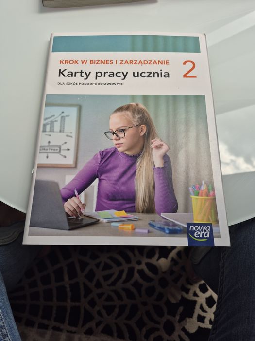 Krok w biznes i zarzadzanie karty pracy