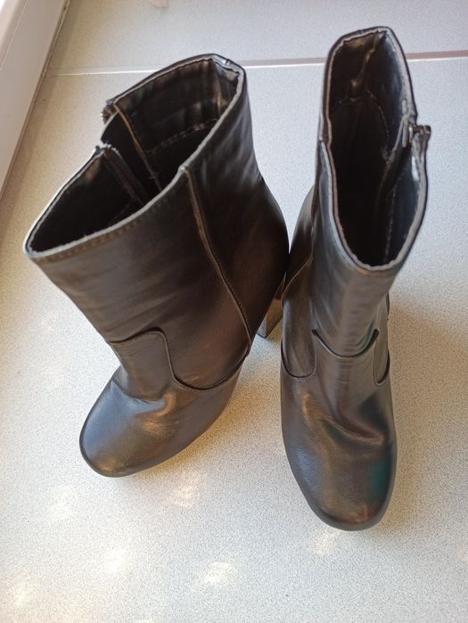 Buty na słupku Botki Hotsoles London rozmiar 39