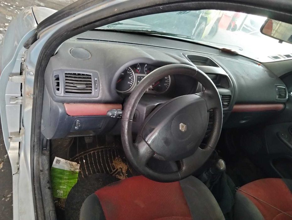 Renault Clio para peças