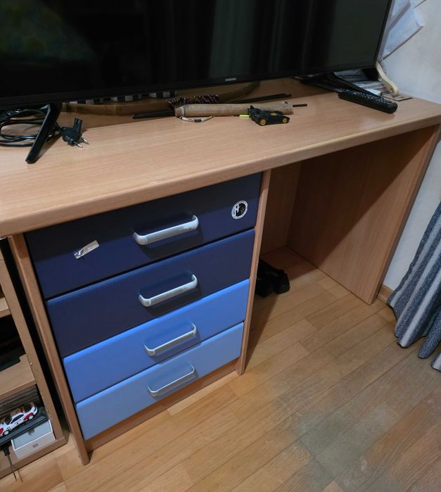 Secretária de madeira usada