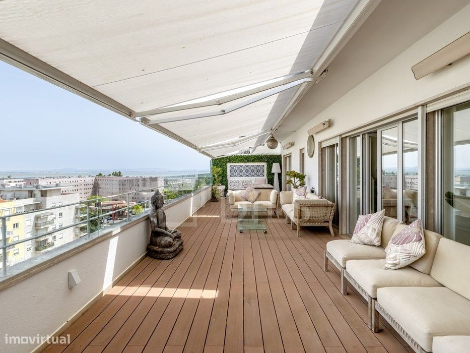 Apartamento T6 Duplex com terraços e estacionamento, com vista fron...