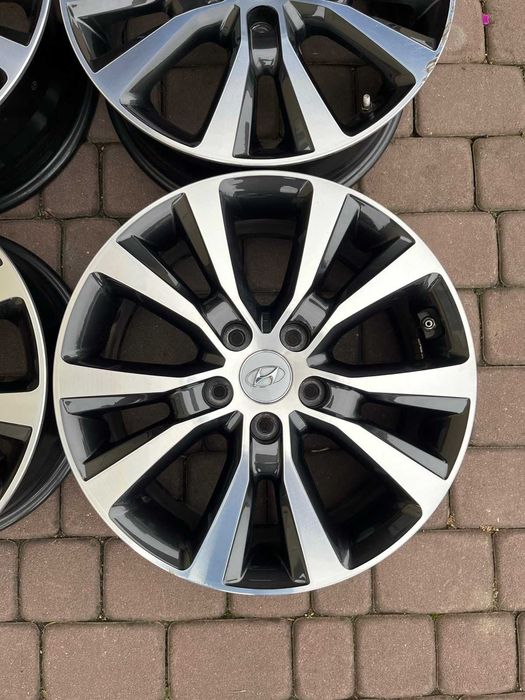 Oryginał alufelgi Hyundai 5x114,3 17 cali CZUJNIKI I30 I40 BICOLOR