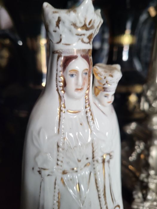 Maryja z Montaigu Matka Boska z porcelany