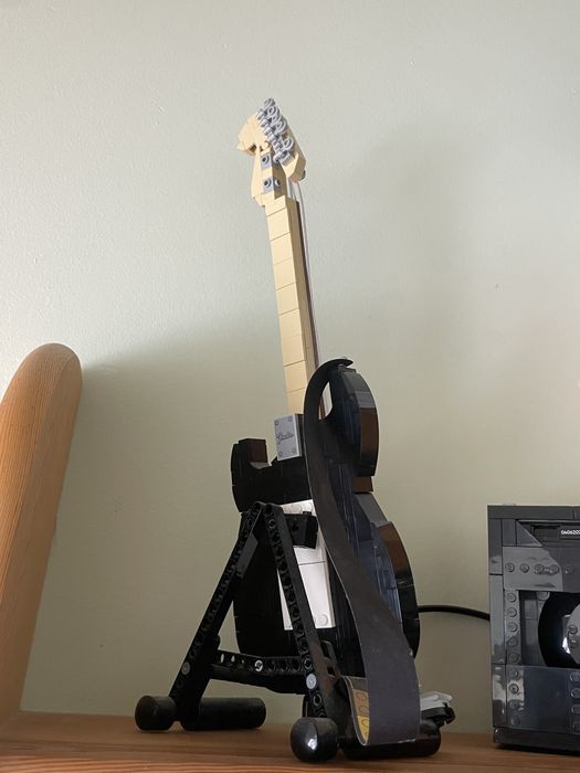 Lego Ideas Fender Stratocaster 21329
