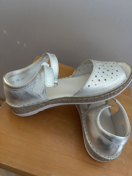 Buty sandały prawdziwa skóra.
