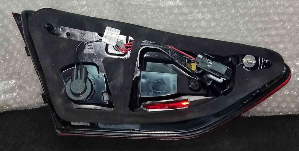 Farolim da Mala Direito YQ00913480 - OPEL INSIGNIA B Grand Sport