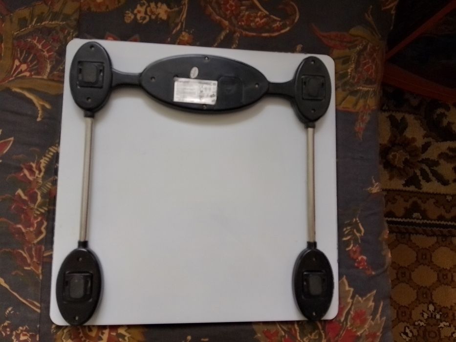 Ваги "Сатурн" підлогові.