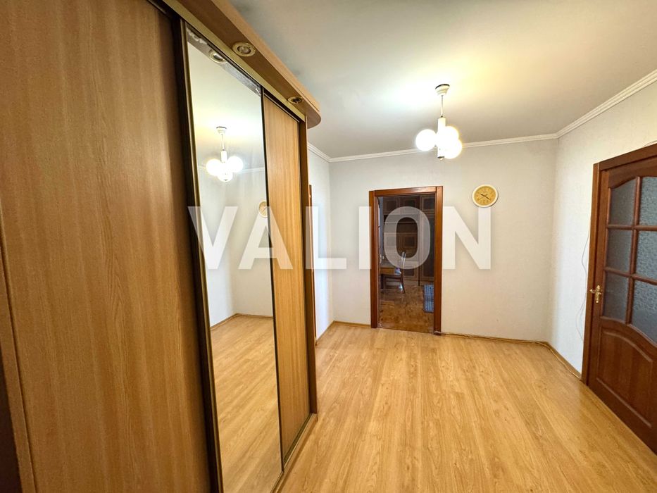 Продам 3-кімнатну квартиру з ремонтом вул.Хорольська 1,  Дарницький вокзал Дарницька(Ленінградська) пл