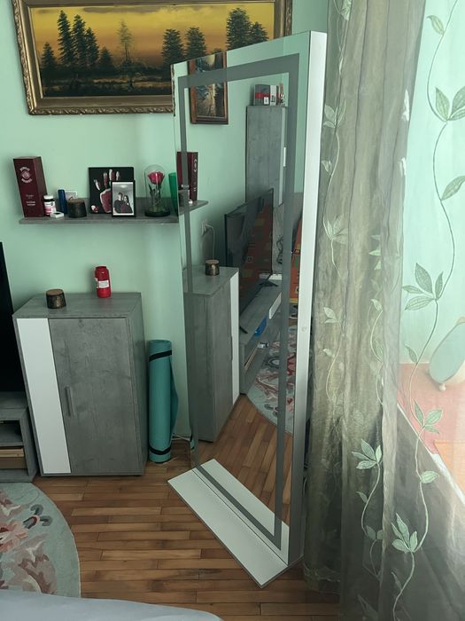 Дзеркало з підсвіткою в повний зріст