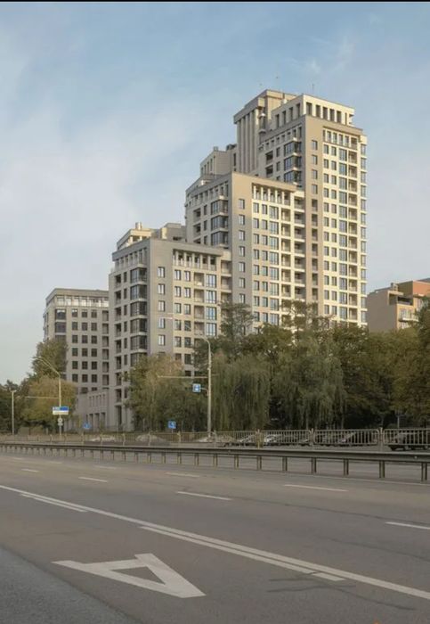 Оренда фасадного приміщення 530 м2, ЖК Crystal Park Tower.