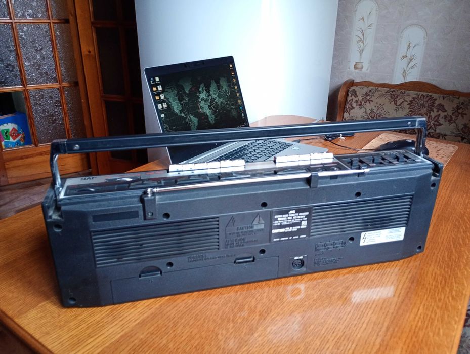Продам магнитолу  JVC RC-W44