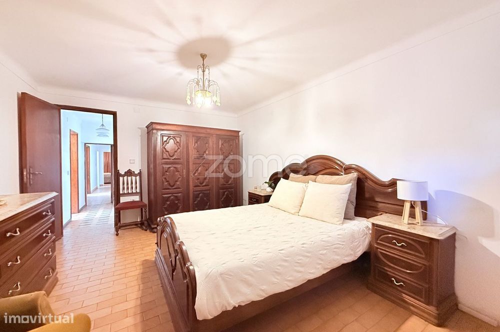 Moradia Térrea com 766 m² de Terreno e Poço