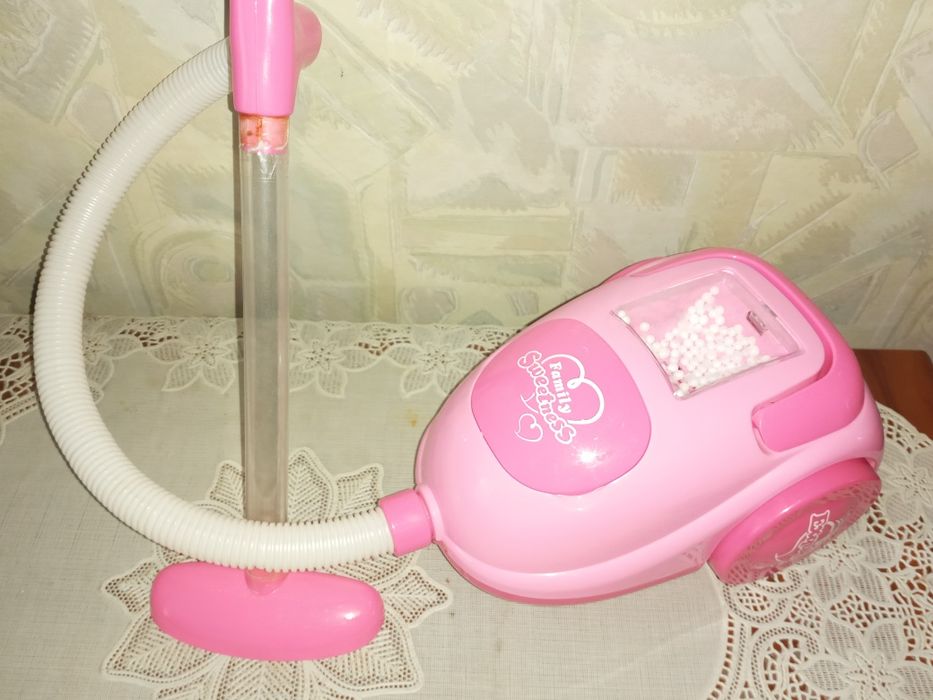 Іграшковий пилосос.