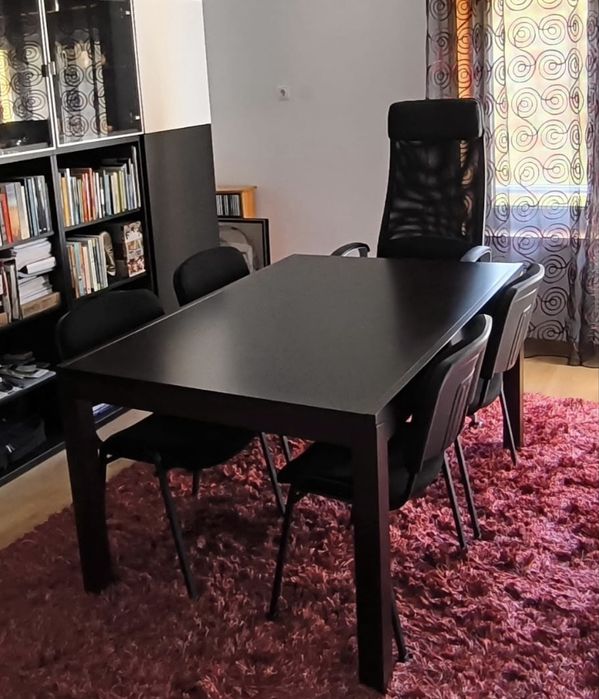 Mesa castanha escura